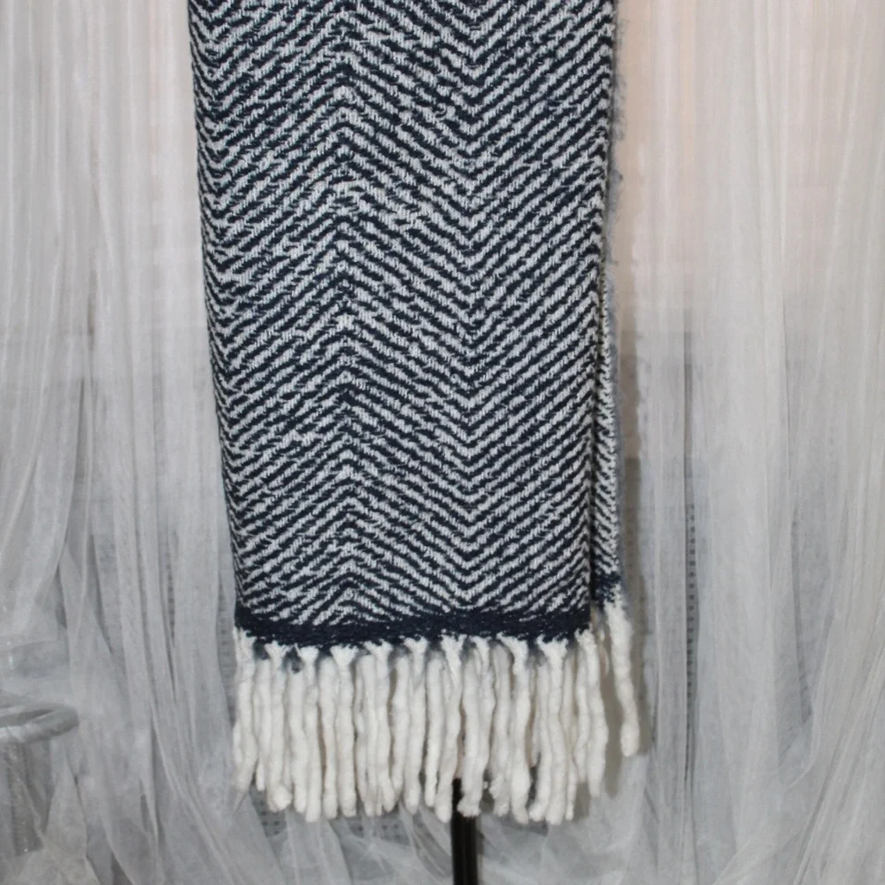 West Elm Brushed Faux Mohair Throw. Sz. 50